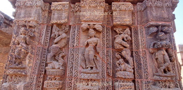 Carving on the Nata Mandapa pillar